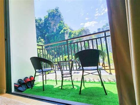 7 pax Cozy Cove Spacious Studio with Balcony at The Venice .